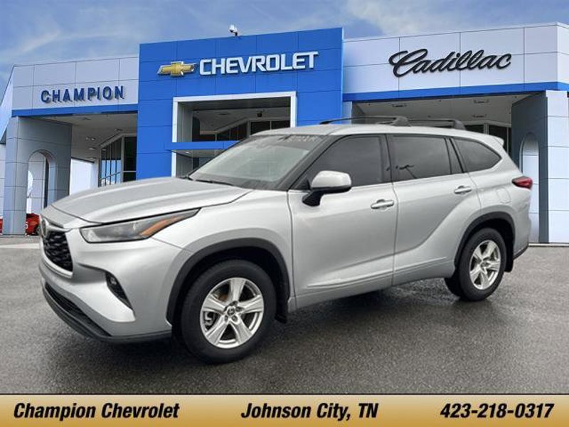 Used 2022 Toyota Highlander LE image 1