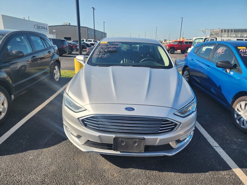 Used 2017 Ford Fusion SE image 1