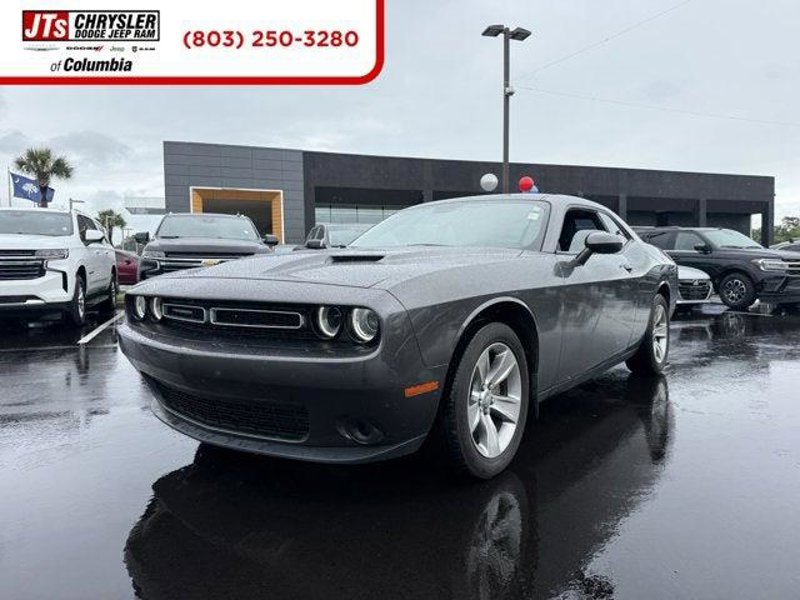 Certified 2021 Dodge Challenger SXT image 1