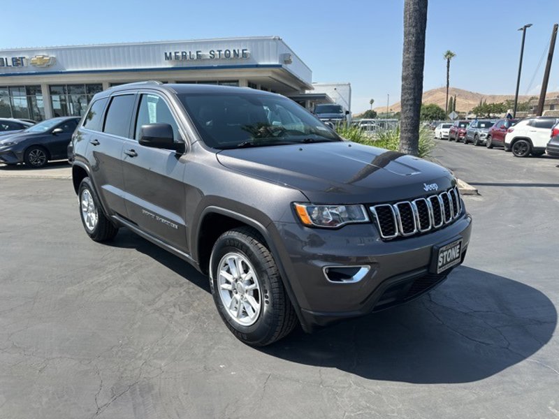 Used 2020 Jeep Grand Cherokee Laredo image 1