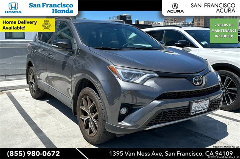 Used 2018 Toyota RAV4 SE image 1