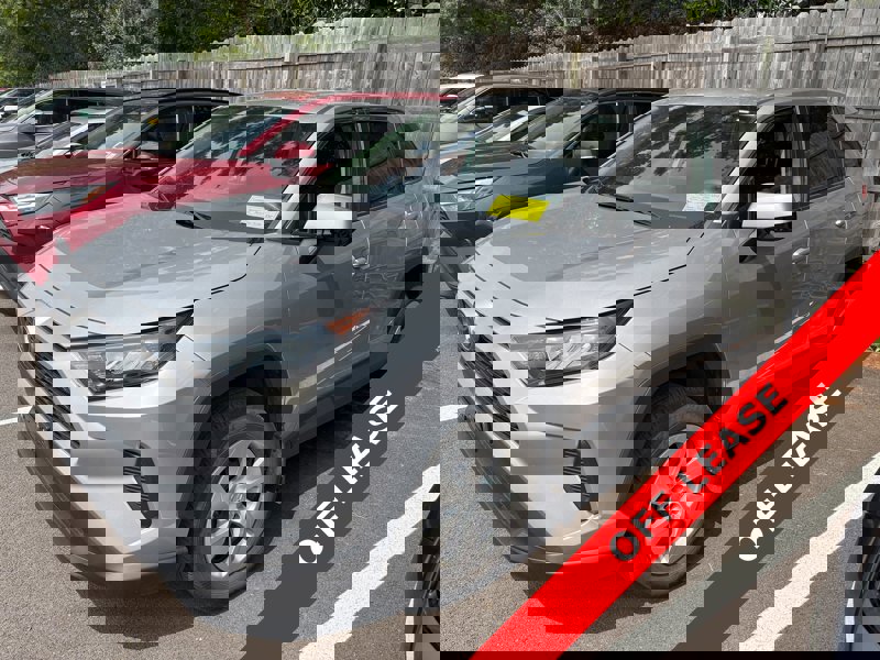 Used 2022 Toyota RAV4 LE image 1