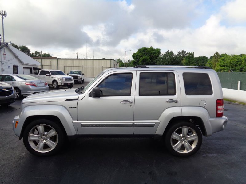Used 2012 Jeep Liberty Limited Jet w/ Comfort/Convenience Group image 1