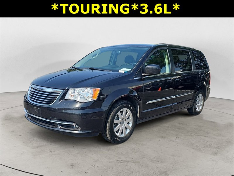 Used 2016 Chrysler Town & Country Touring image 1