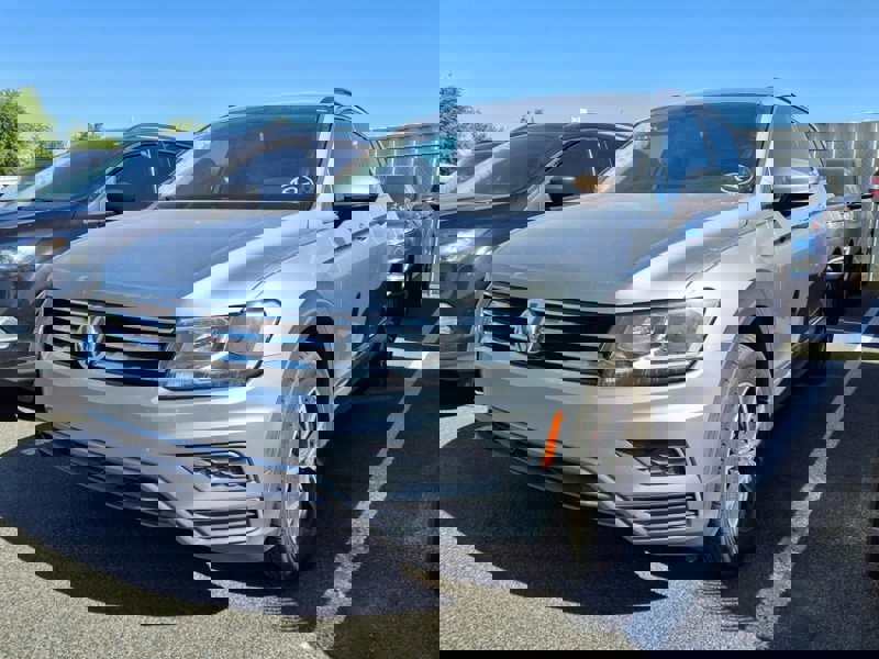 Used 2020 Volkswagen Tiguan SE image 1