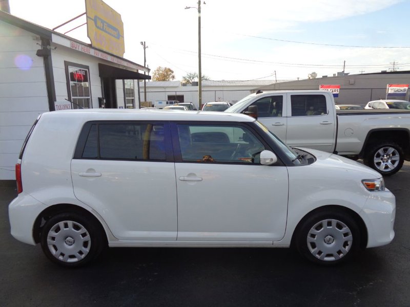 Used 2012 Scion xB image 1