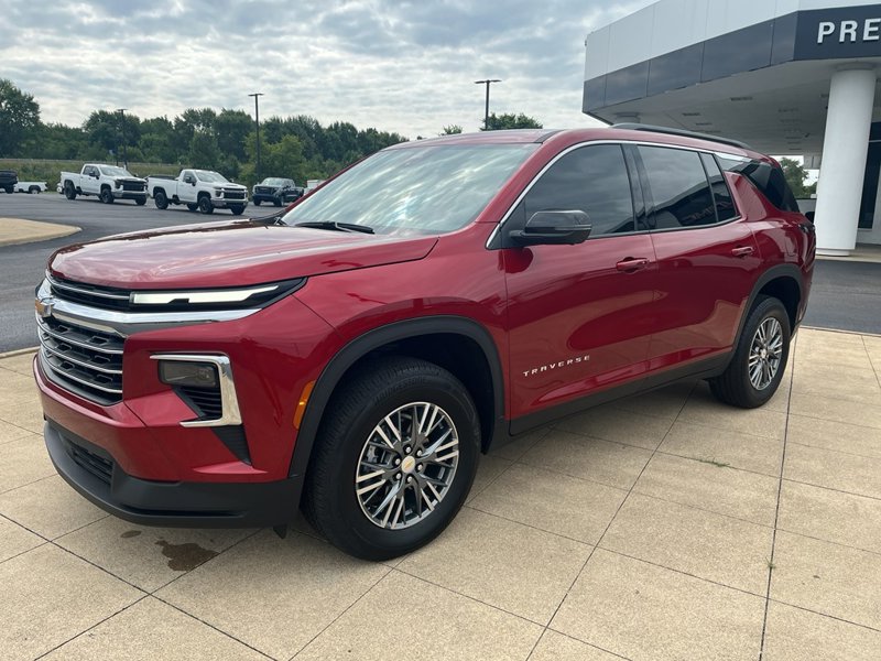 Certified 2024 Chevrolet Traverse LT w/ Trailering Package image 1