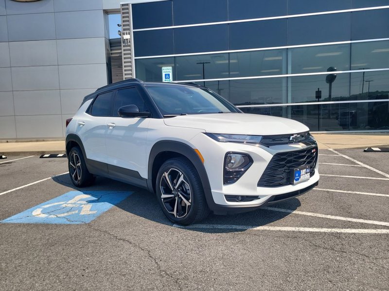 Used 2023 Chevrolet TrailBlazer RS w/ Convenience Package image 1