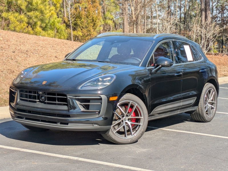 Certified 2024 Porsche Macan S image 1