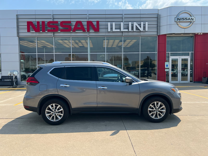 Used 2017 Nissan Rogue SV image 1