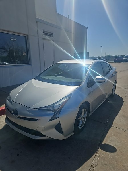 Used 2017 Toyota Prius Three image 1