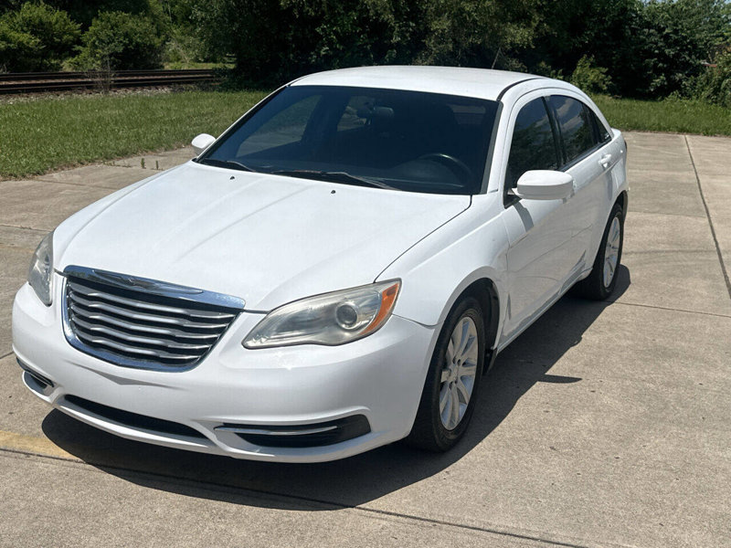 Used 2013 Chrysler 200 Touring image 1