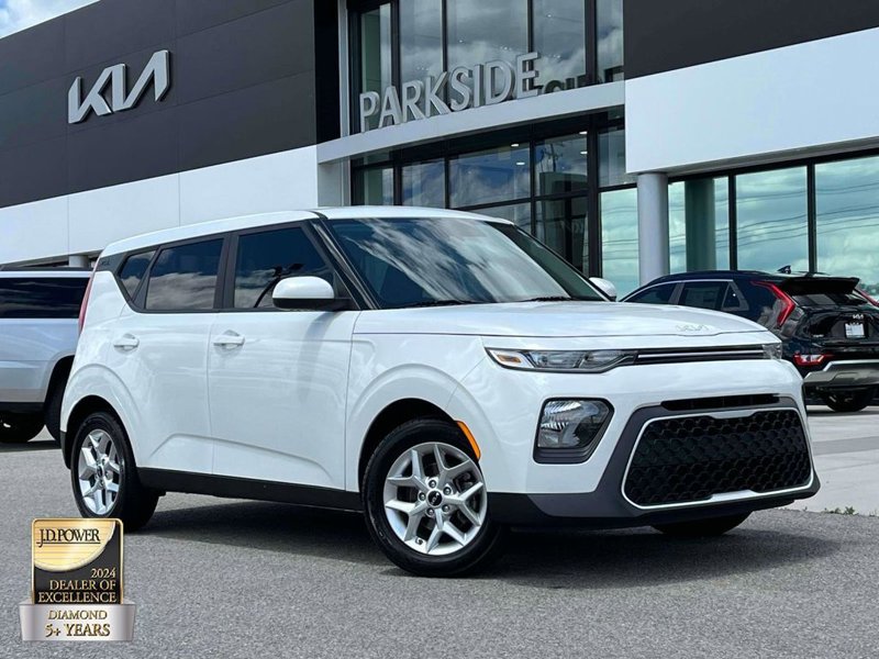 Certified 2022 Kia Soul LX w/ Technology Package image 1