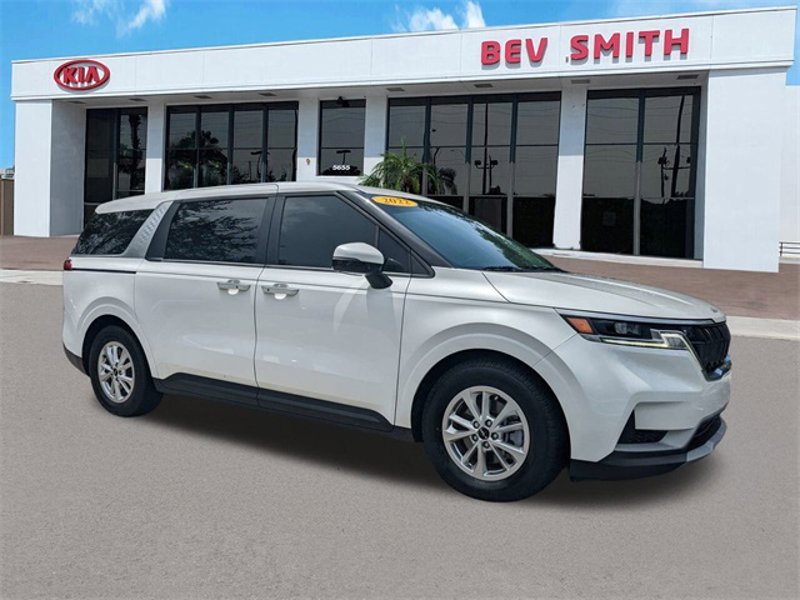 Certified 2022 Kia Carnival LX image 1