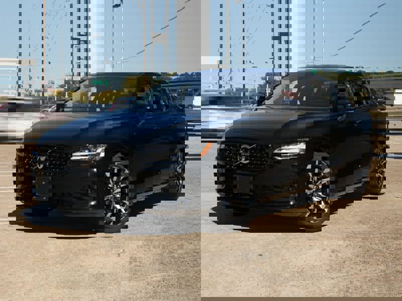 Used 2024 Volvo S60 B5 Plus image 1