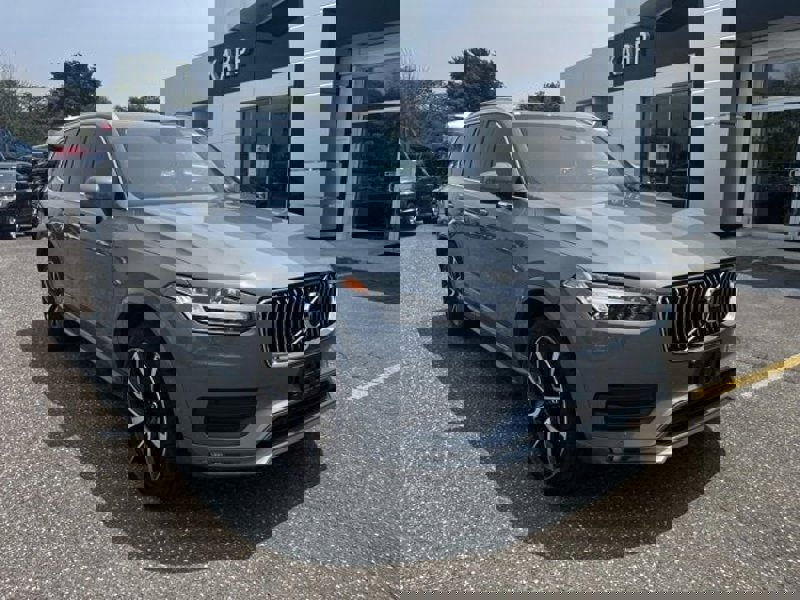 Certified 2022 Volvo XC90 T6 Momentum w/ Advanced Package image 1
