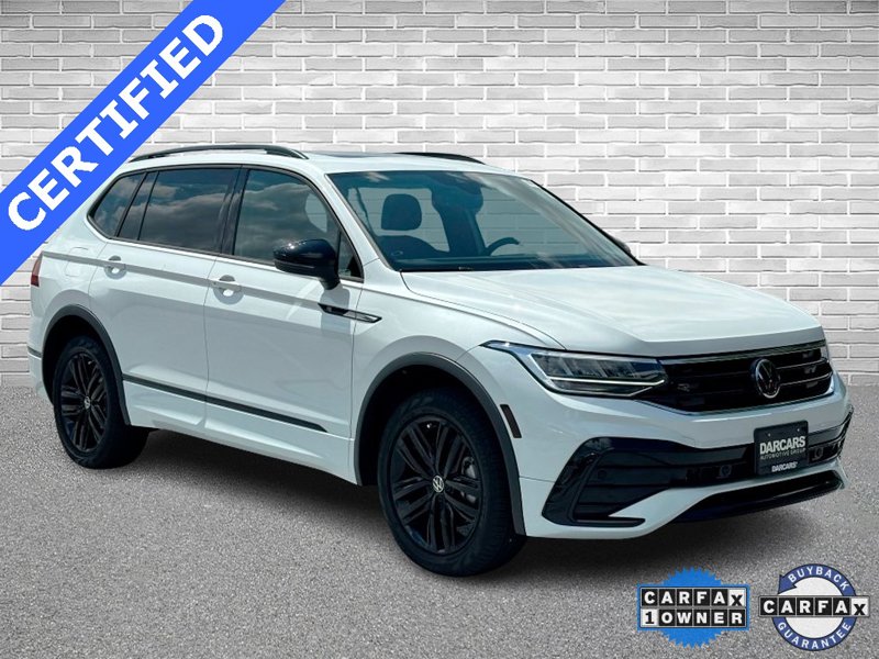 Certified 2022 Volkswagen Tiguan SE R-Line image 1