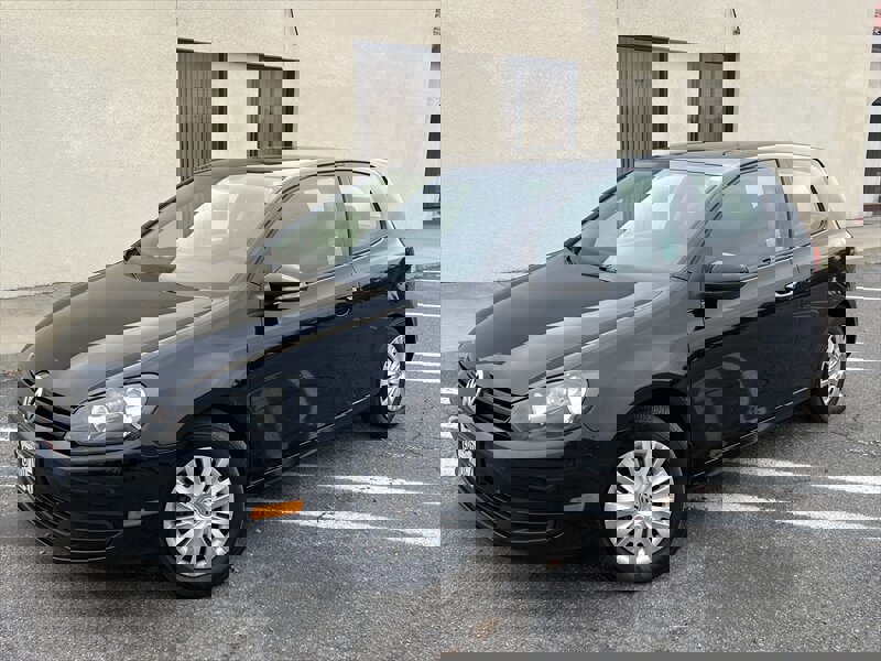 Used 2011 Volkswagen Golf 2-Door image 1
