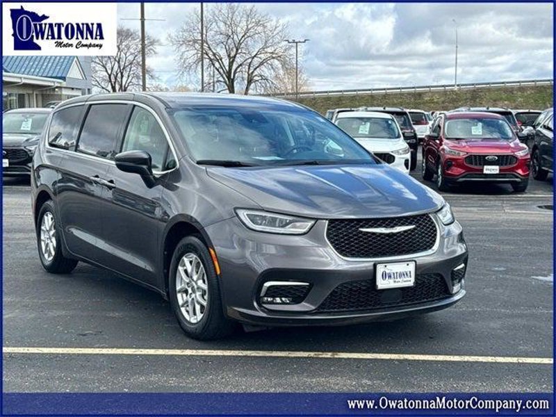 Certified 2023 Chrysler Pacifica Touring-L image 1