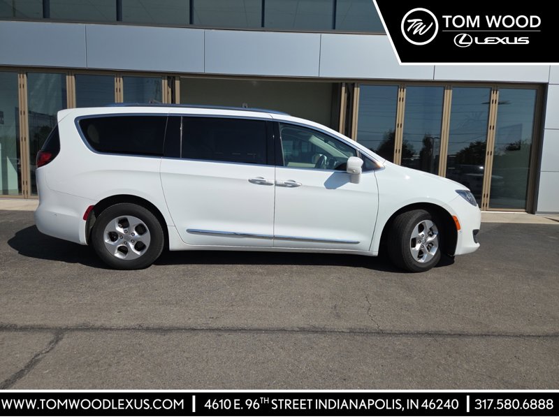 Used 2017 Chrysler Pacifica Touring-L Plus w/ Advanced Safetytec Group image 1