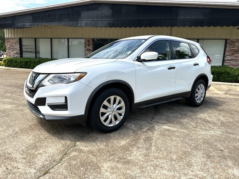 Used 2018 Nissan Rogue S image 1