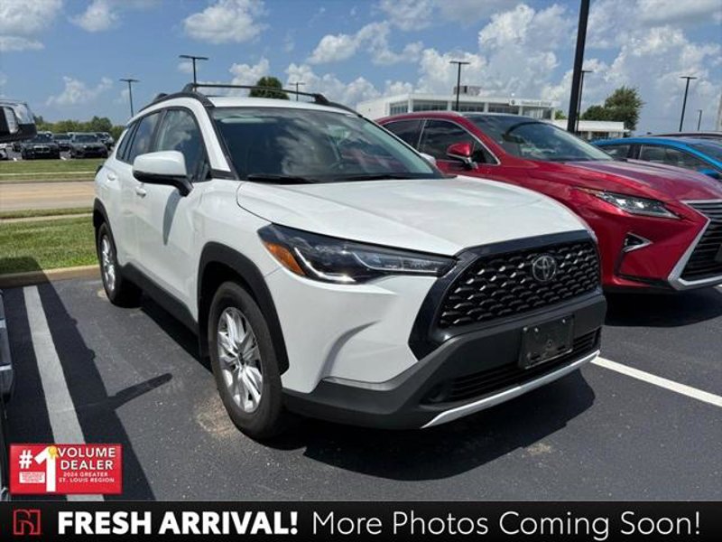 Certified 2022 Toyota Corolla Cross LE image 1