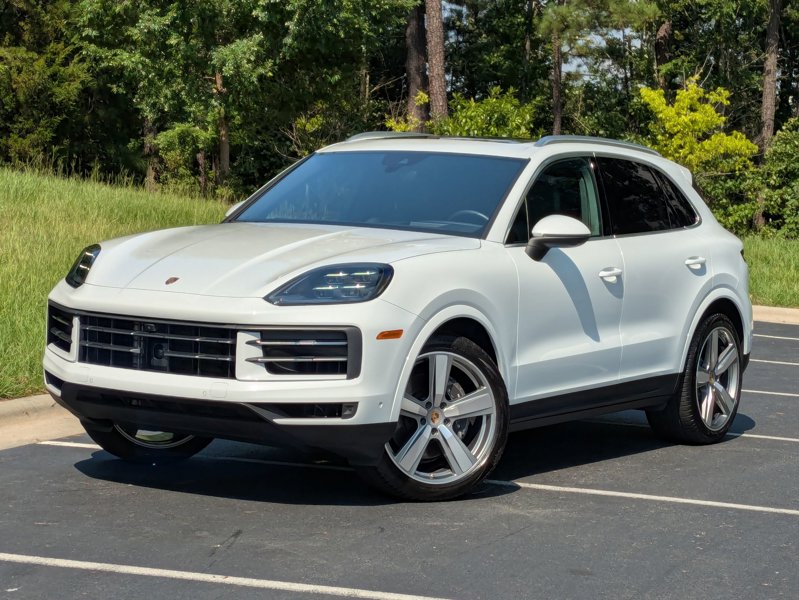 Certified 2024 Porsche Cayenne image 1