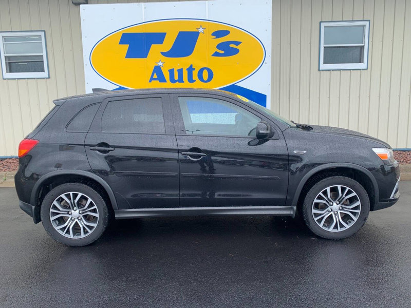 Used 2017 Mitsubishi Outlander Sport ES image 1