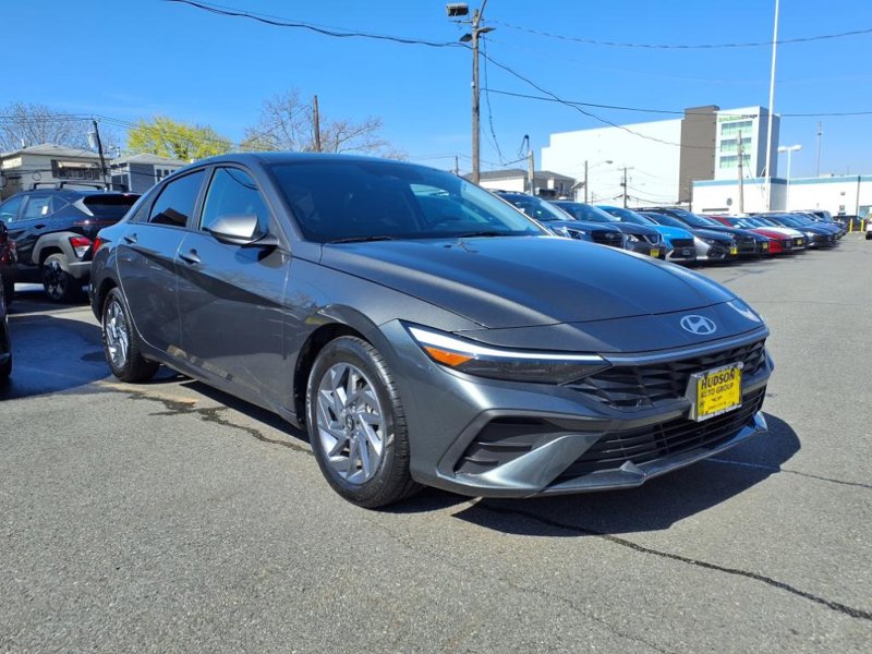 Certified 2024 Hyundai Elantra SEL image 1