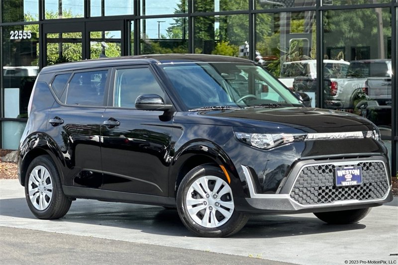 Certified 2025 Kia Soul LX image 1